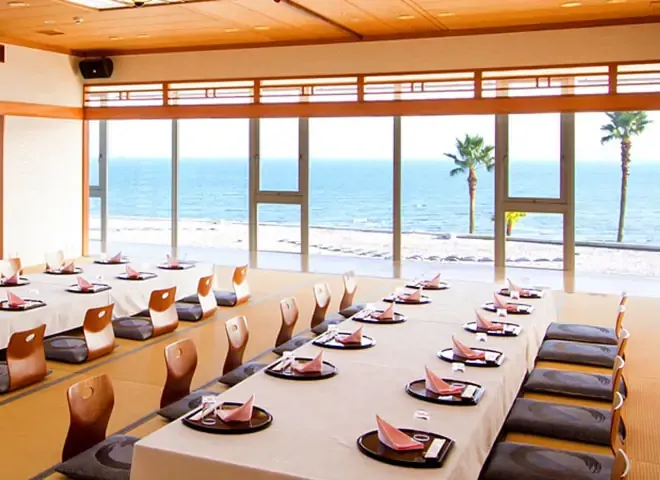 レストラン（ホール・宴会場）スタッフ｜景色の綺麗なレストランで働こう