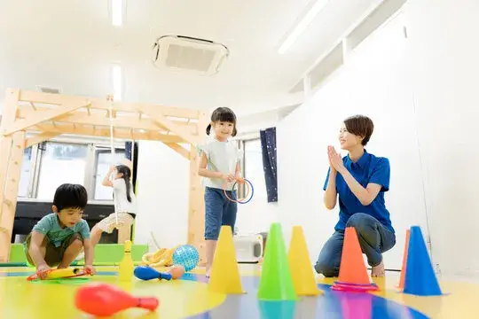 児童発達支援管理責任者／月給25万円・日祝休み・研修あり