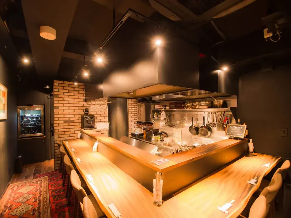 働きやすさ重視の方へ♪学校帰り・Wワークにも◎未経験OKのホールスタッフ募集！